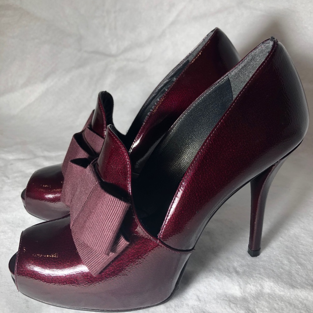 Stuart Weitzman Burgundy 4"  Bow Heals